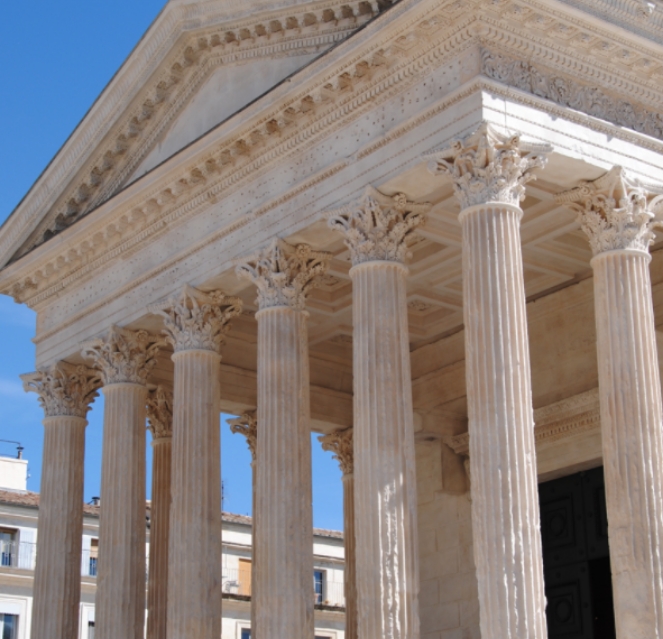 Découvrir la maison carrée à Nîmes
